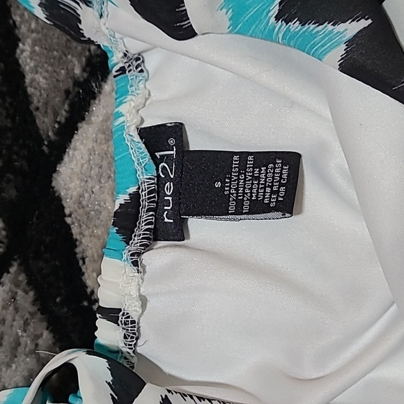 RUE 21 SLEEVELESS CHEVRON PRINT CASUAL DRESS - Picture 9 of 10